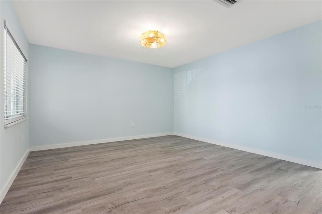 For Rent: $1,700 (2 beds, 1 baths, 707 Square Feet)