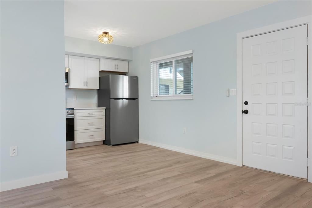 For Rent: $1,700 (2 beds, 1 baths, 707 Square Feet)