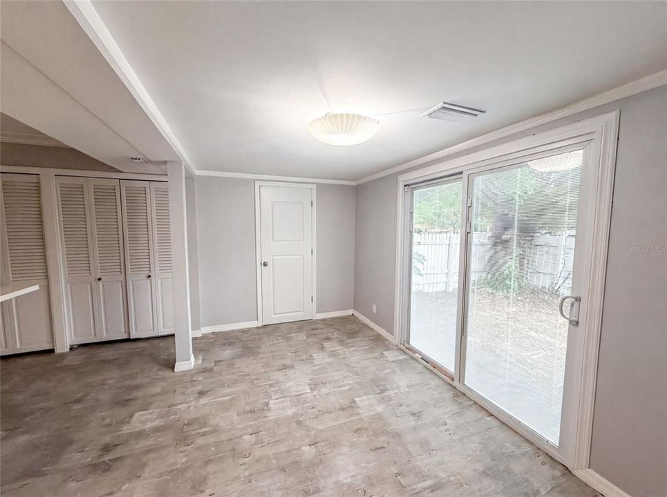 For Sale: $170,000 (2 beds, 1 baths, 1006 Square Feet)