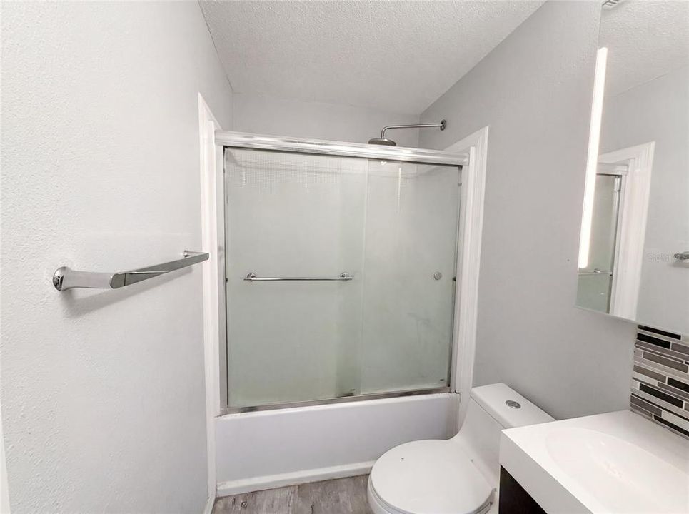 For Sale: $170,000 (2 beds, 1 baths, 1006 Square Feet)