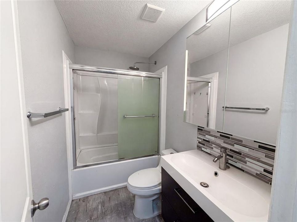 For Sale: $170,000 (2 beds, 1 baths, 1006 Square Feet)