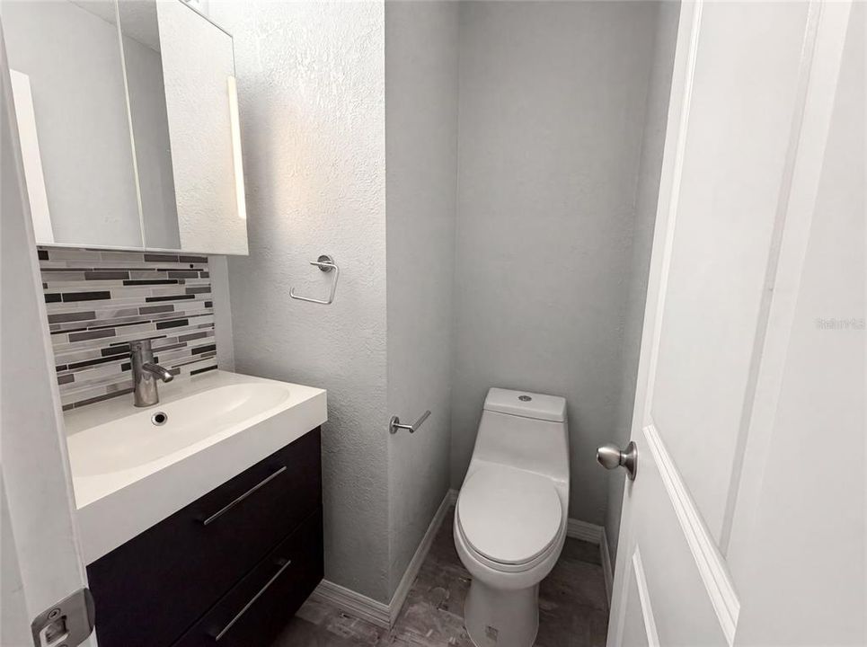 For Sale: $170,000 (2 beds, 1 baths, 1006 Square Feet)