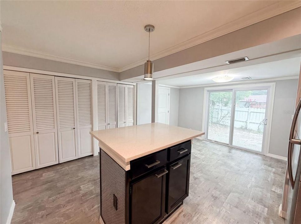 For Sale: $170,000 (2 beds, 1 baths, 1006 Square Feet)