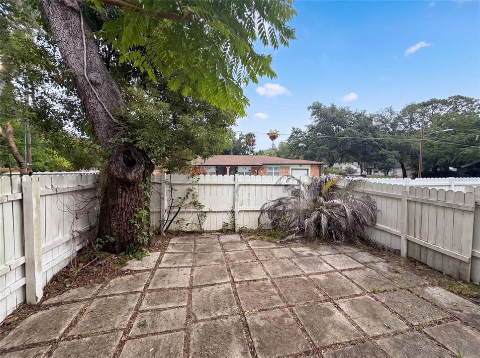 For Sale: $170,000 (2 beds, 1 baths, 1006 Square Feet)