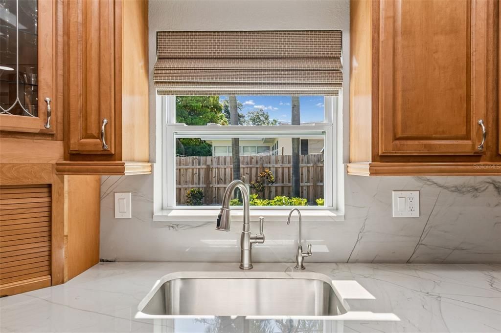 На продажу: $830,000 (3 спален, 3 ванн, 1926 Квадратных фут)