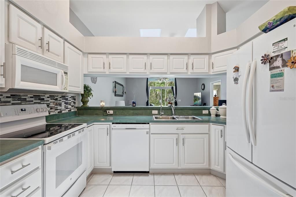 For Sale: $255,000 (3 beds, 2 baths, 1418 Square Feet)
