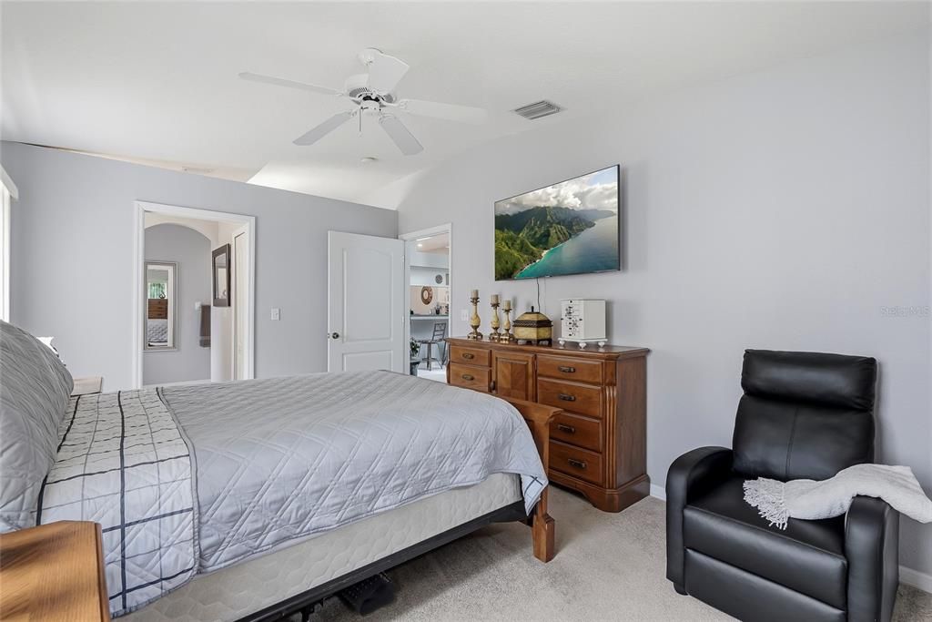 For Sale: $255,000 (3 beds, 2 baths, 1418 Square Feet)