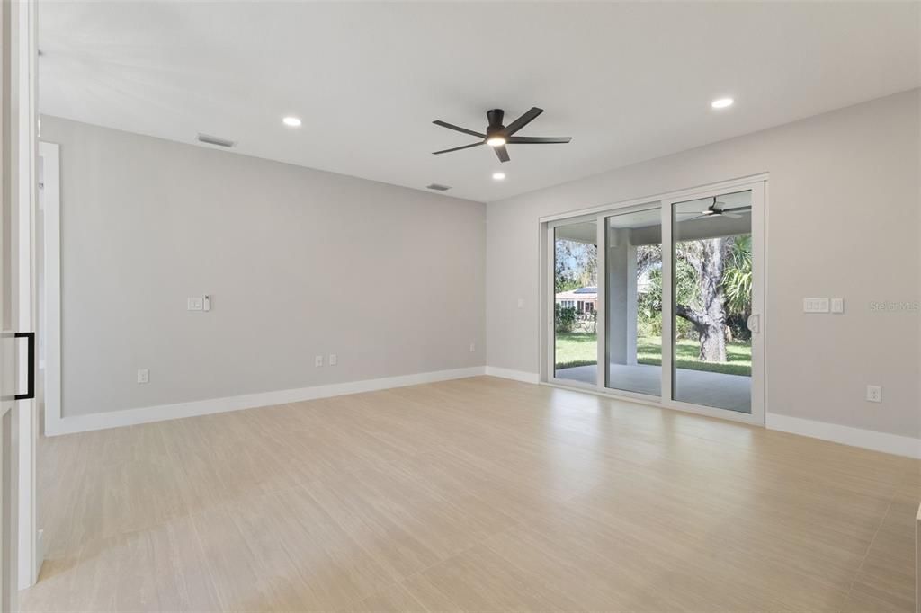 For Sale: $398,000 (4 beds, 2 baths, 1704 Square Feet)