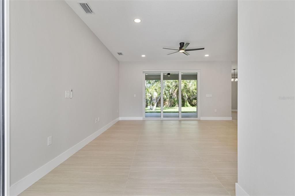 For Sale: $398,000 (4 beds, 2 baths, 1704 Square Feet)