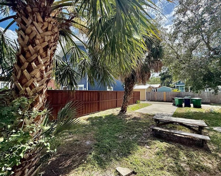 For Rent: $1,875 (2 beds, 1 baths, 2688 Square Feet)