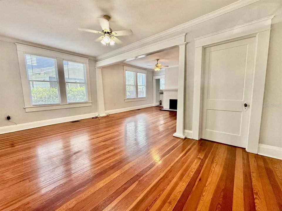 For Rent: $1,875 (2 beds, 1 baths, 2688 Square Feet)
