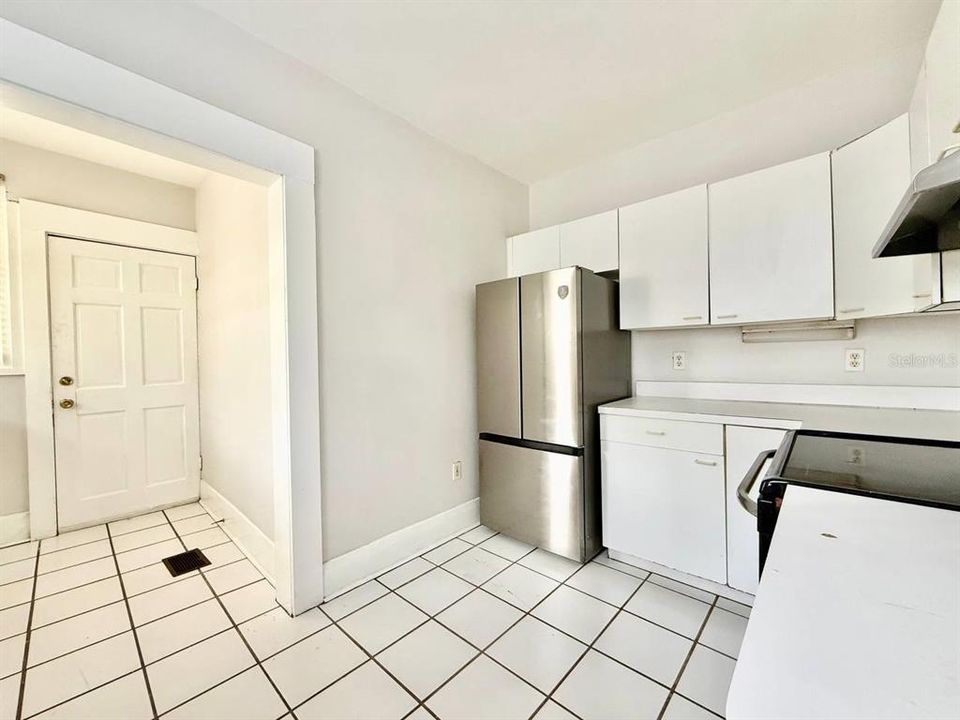 For Rent: $1,875 (2 beds, 1 baths, 2688 Square Feet)
