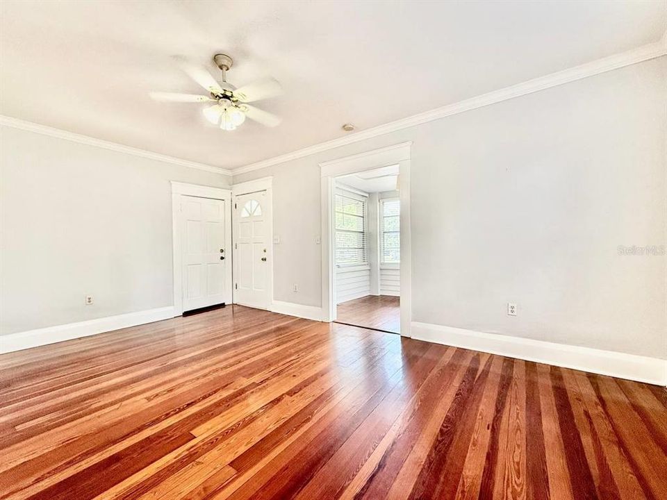 For Rent: $1,875 (2 beds, 1 baths, 2688 Square Feet)