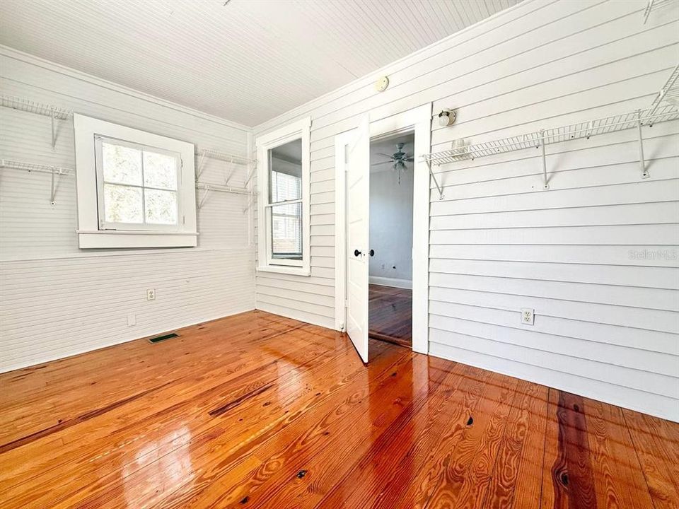 For Rent: $1,875 (2 beds, 1 baths, 2688 Square Feet)