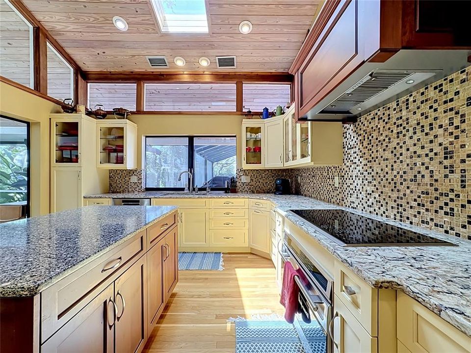 En Venta: $1,400,500 (6 camas, 4 baños, 4828 Pies cuadrados)