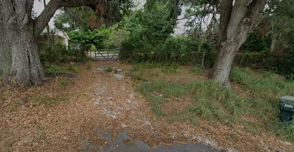 На продажу: $199,900 (2.21 acres)
