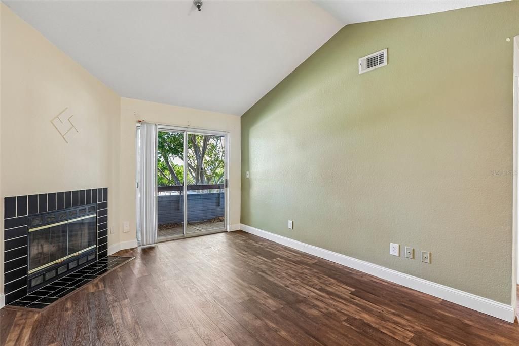 For Sale: $150,000 (1 beds, 1 baths, 742 Square Feet)