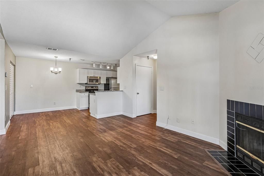 For Sale: $150,000 (1 beds, 1 baths, 742 Square Feet)