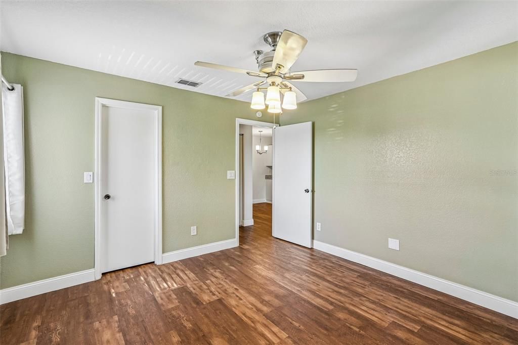 For Sale: $150,000 (1 beds, 1 baths, 742 Square Feet)