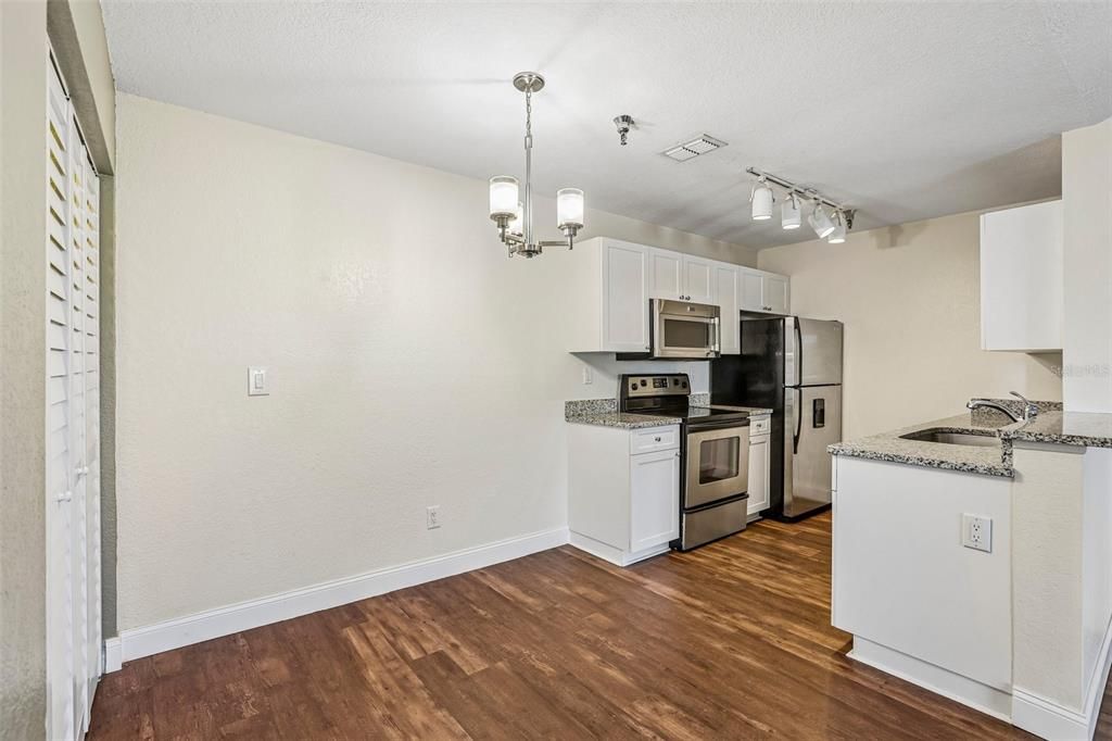 For Sale: $150,000 (1 beds, 1 baths, 742 Square Feet)