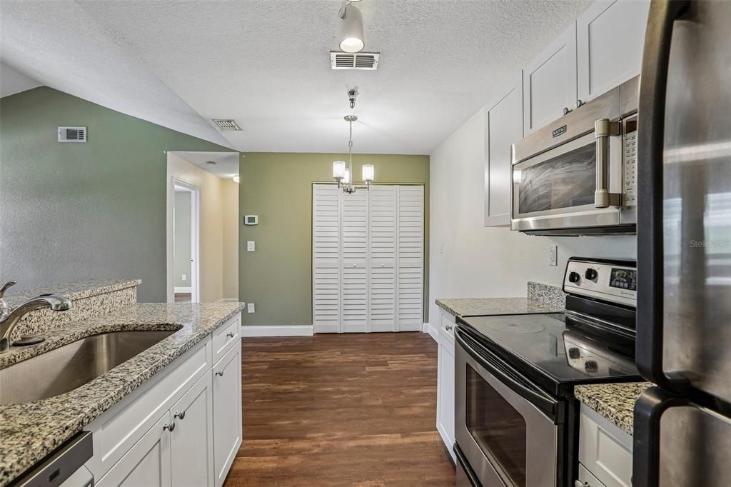 For Sale: $150,000 (1 beds, 1 baths, 742 Square Feet)