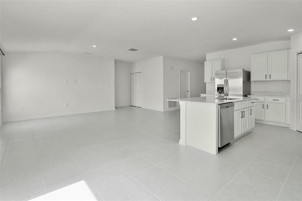 For Rent: $2,050 (4 beds, 2 baths, 1842 Square Feet)