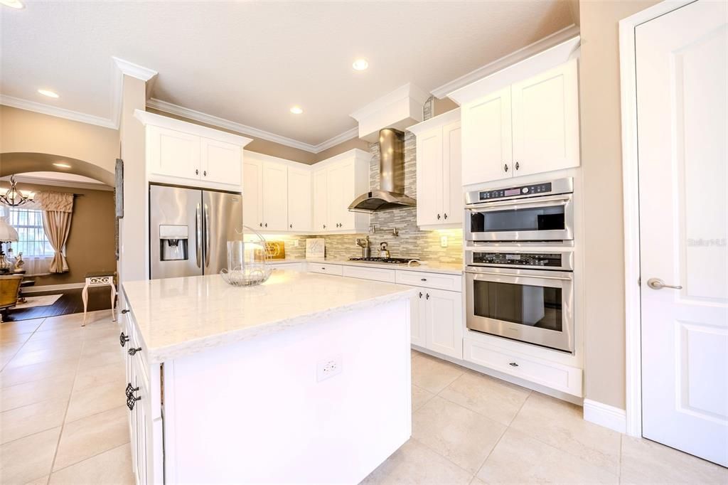 For Sale: $1,250,000 (6 beds, 4 baths, 4656 Square Feet)