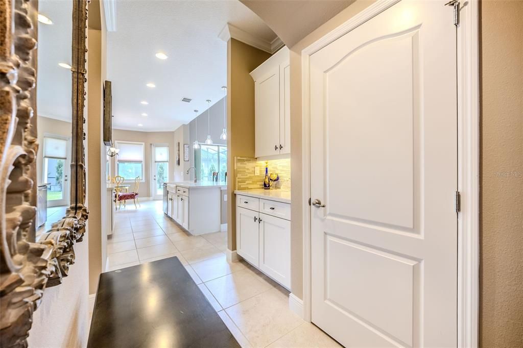 For Sale: $1,250,000 (6 beds, 4 baths, 4656 Square Feet)