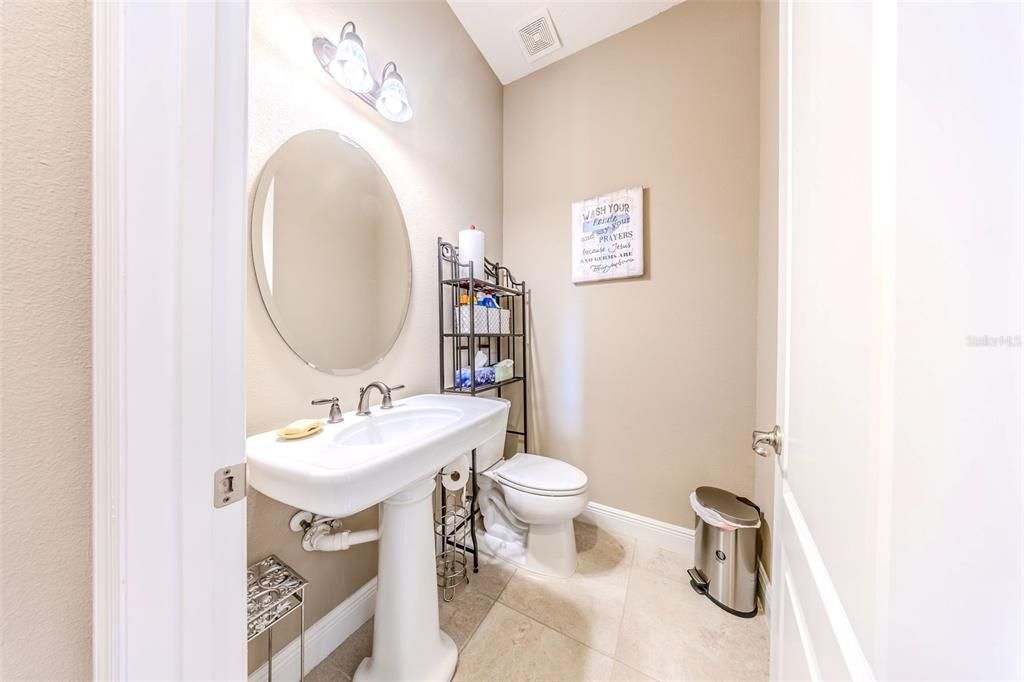For Sale: $1,250,000 (6 beds, 4 baths, 4656 Square Feet)