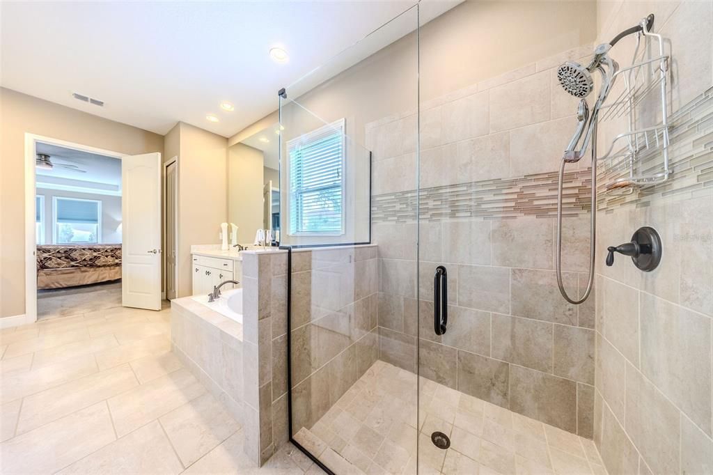 For Sale: $1,250,000 (6 beds, 4 baths, 4656 Square Feet)