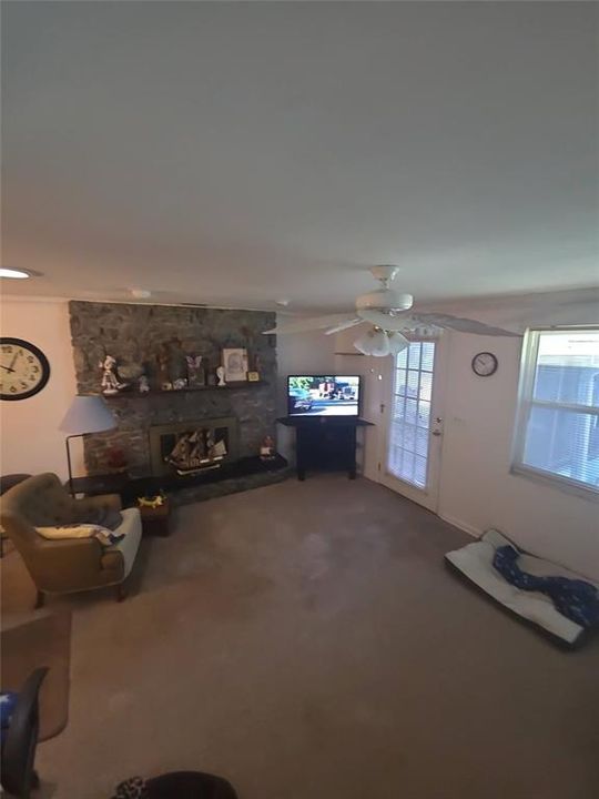 For Sale: $182,500 (2 beds, 1 baths, 1056 Square Feet)