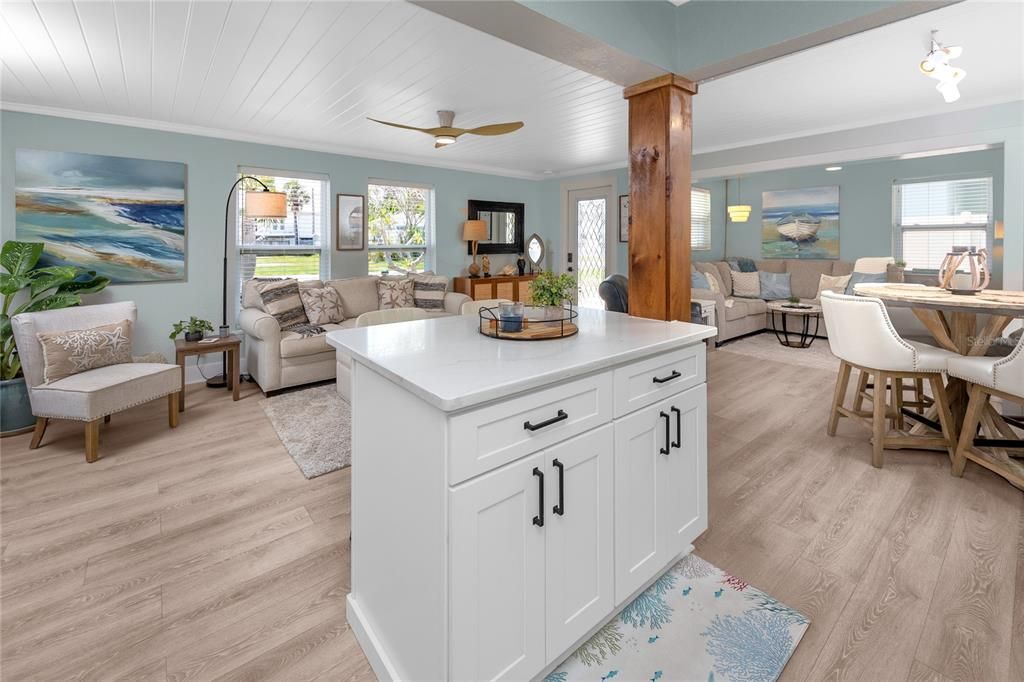 For Sale: $599,000 (2 beds, 1 baths, 1142 Square Feet)