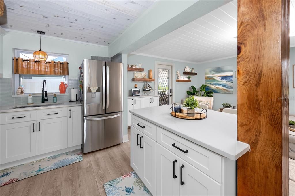 For Sale: $599,000 (2 beds, 1 baths, 1142 Square Feet)