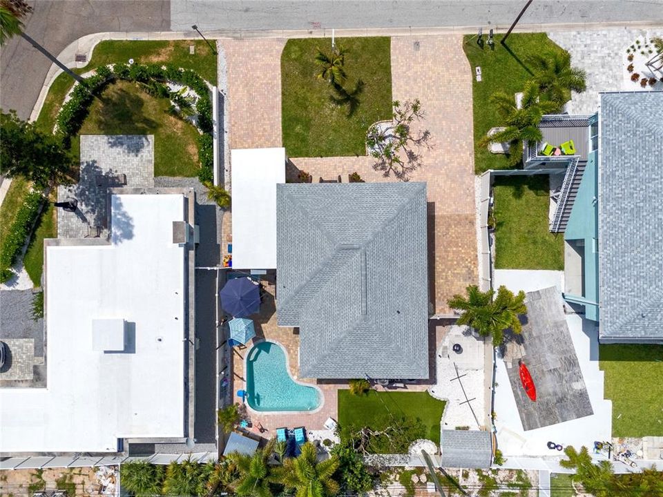 For Sale: $599,000 (2 beds, 1 baths, 1142 Square Feet)