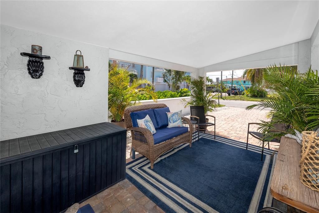 For Sale: $599,000 (2 beds, 1 baths, 1142 Square Feet)