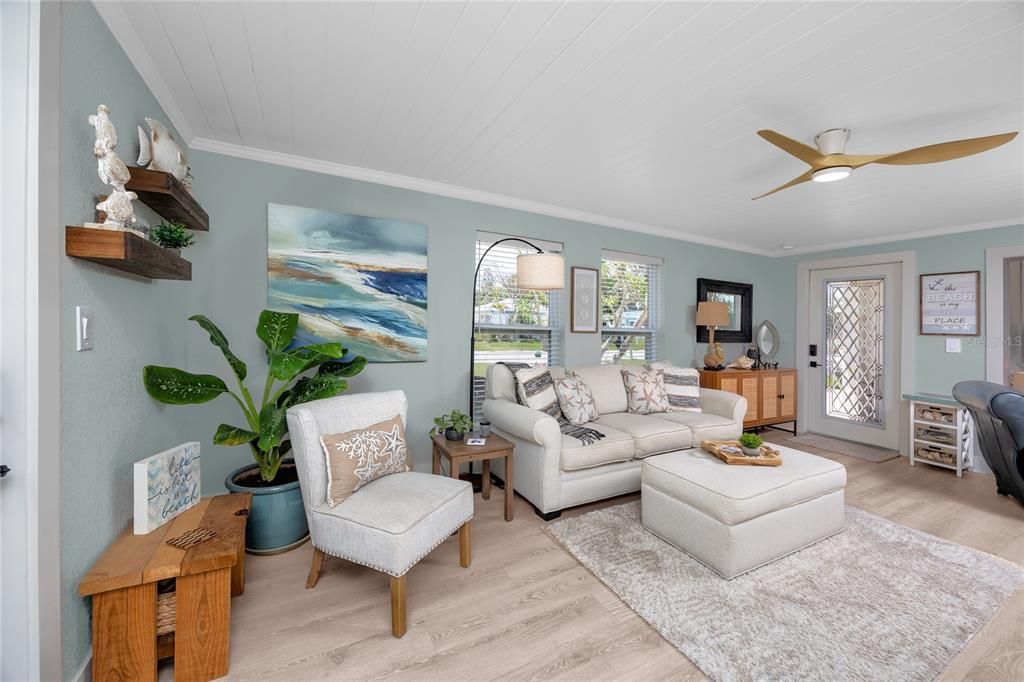For Sale: $599,000 (2 beds, 1 baths, 1142 Square Feet)