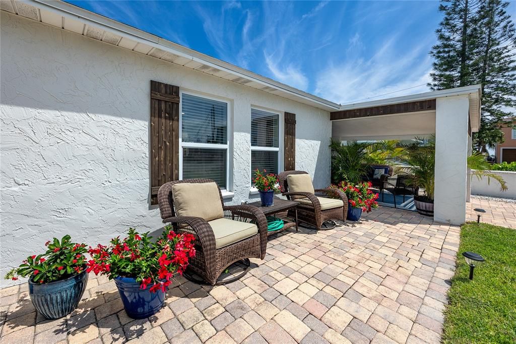 For Sale: $599,000 (2 beds, 1 baths, 1142 Square Feet)