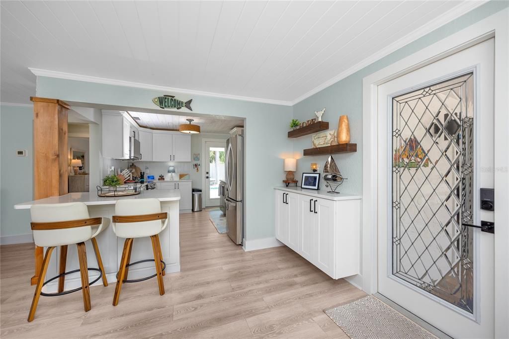 For Sale: $599,000 (2 beds, 1 baths, 1142 Square Feet)