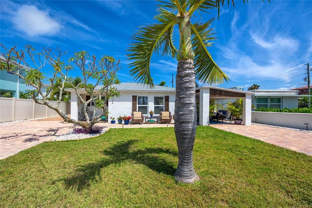 For Sale: $599,000 (2 beds, 1 baths, 1142 Square Feet)