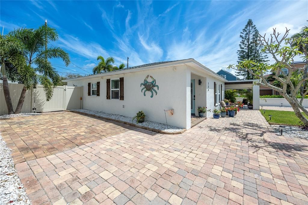 For Sale: $599,000 (2 beds, 1 baths, 1142 Square Feet)