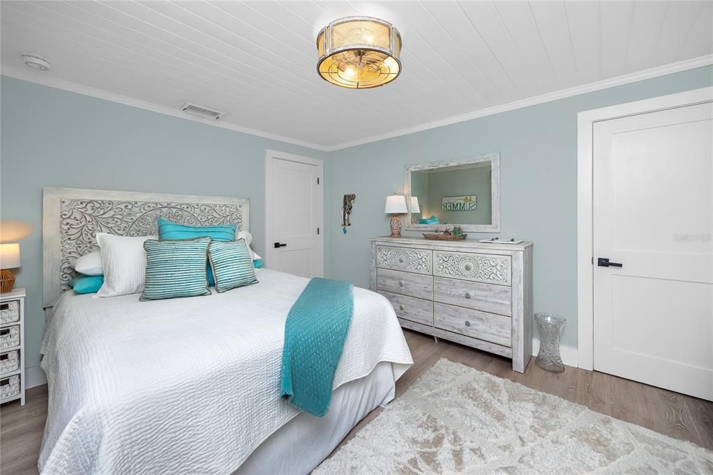 For Sale: $599,000 (2 beds, 1 baths, 1142 Square Feet)