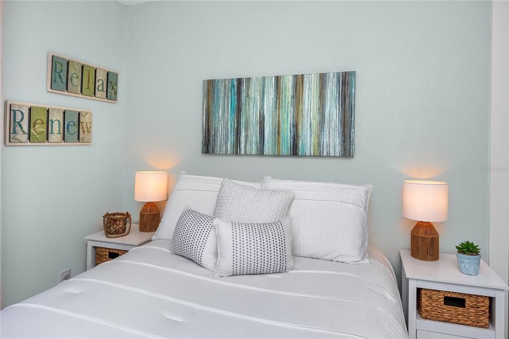 For Sale: $599,000 (2 beds, 1 baths, 1142 Square Feet)