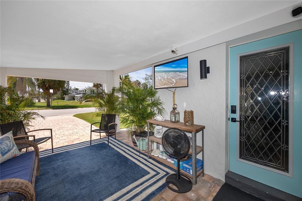For Sale: $599,000 (2 beds, 1 baths, 1142 Square Feet)