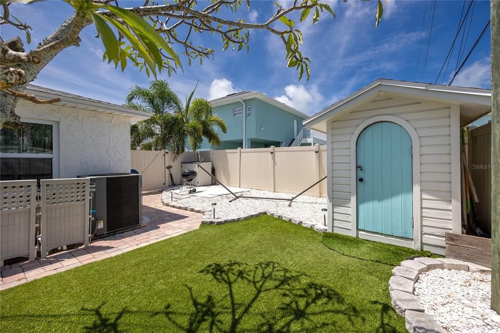 For Sale: $599,000 (2 beds, 1 baths, 1142 Square Feet)