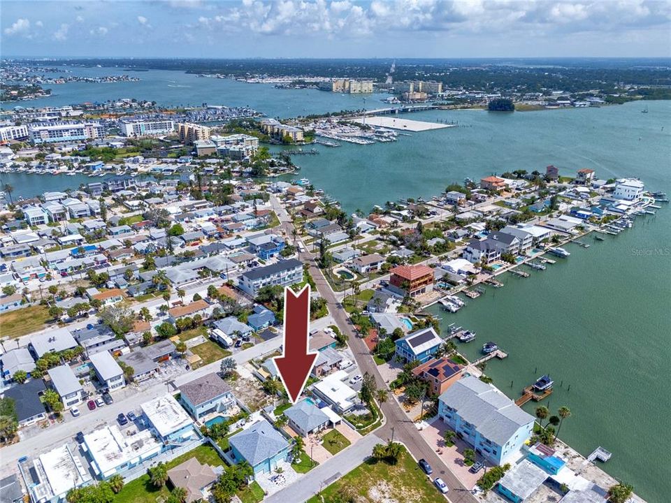 For Sale: $599,000 (2 beds, 1 baths, 1142 Square Feet)