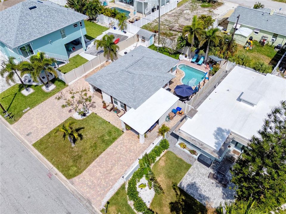 For Sale: $599,000 (2 beds, 1 baths, 1142 Square Feet)