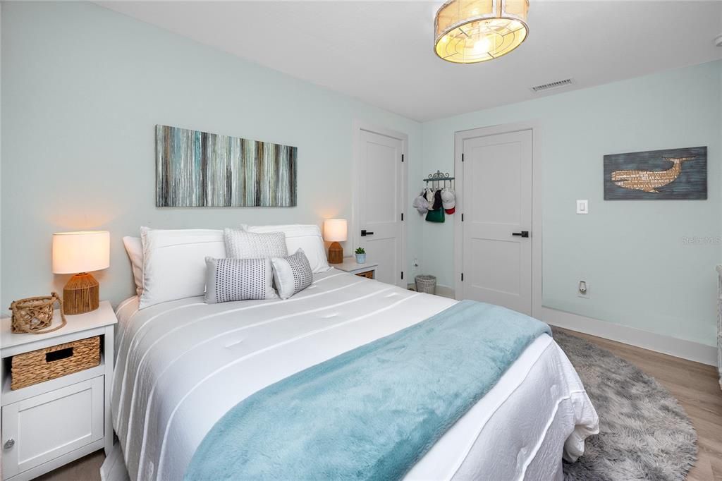 For Sale: $599,000 (2 beds, 1 baths, 1142 Square Feet)