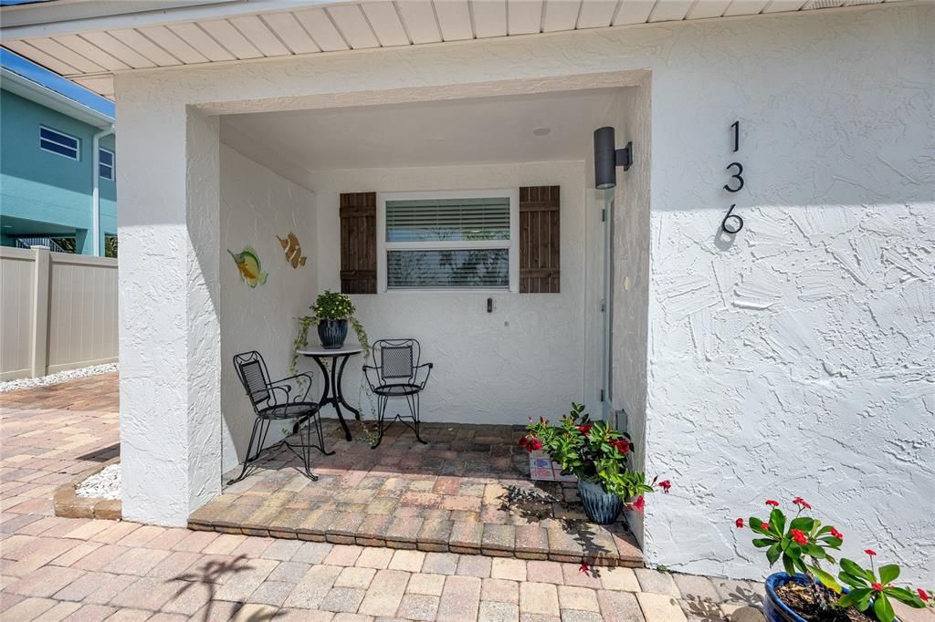 For Sale: $599,000 (2 beds, 1 baths, 1142 Square Feet)