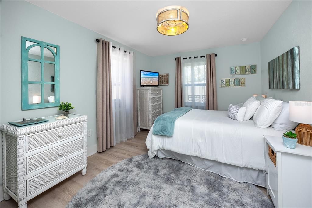 For Sale: $599,000 (2 beds, 1 baths, 1142 Square Feet)