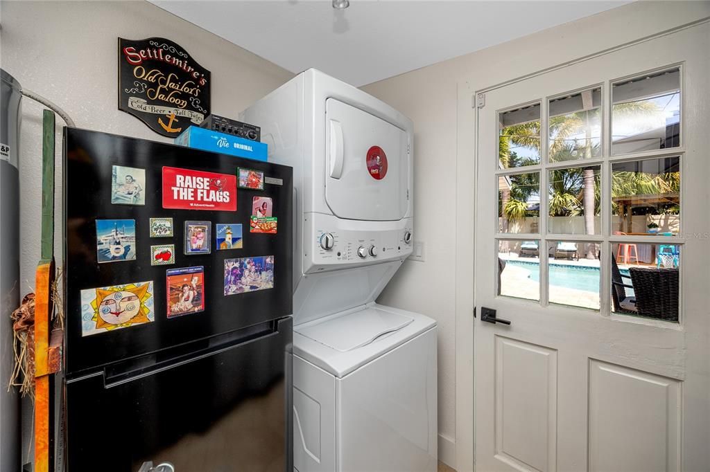 For Sale: $599,000 (2 beds, 1 baths, 1142 Square Feet)